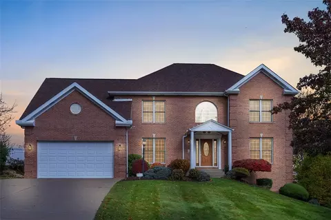 370 Cobblestone Cir, Mckees Rocks, PA 15136