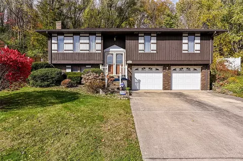 237 Melrose Dr, New Stanton, PA 15672