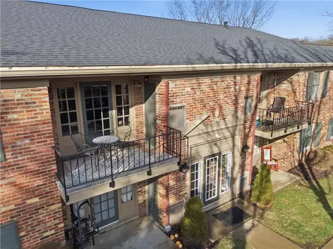 1110 Chatham Park Dr #E, Pittsburgh, PA 15216