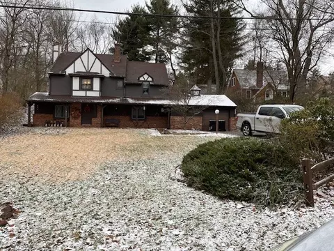 8147 Nixon Rd, Pittsburgh, PA 15237