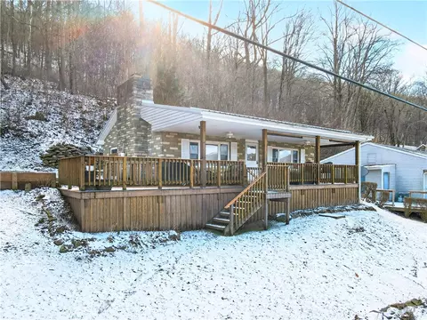 447 Lake Side Rd, Addison, PA 15411