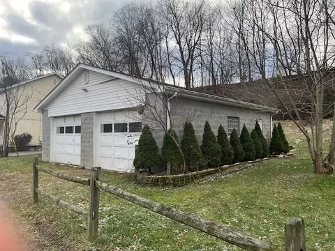 110 Elks Pl, Rostraver, PA 15012