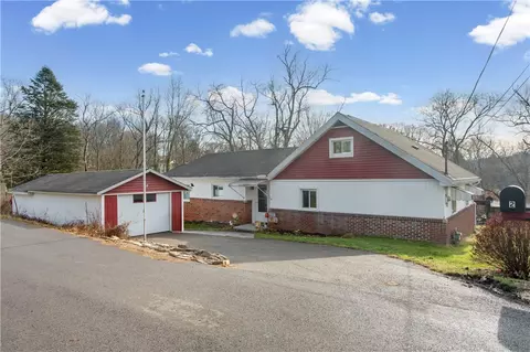 2 Lakeside Dr, Evans City, PA 16033