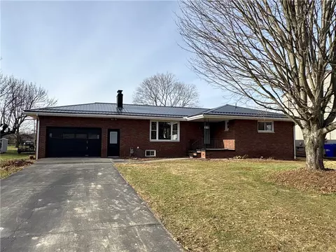 215 Martin Ave, Ellwood City, PA 16117