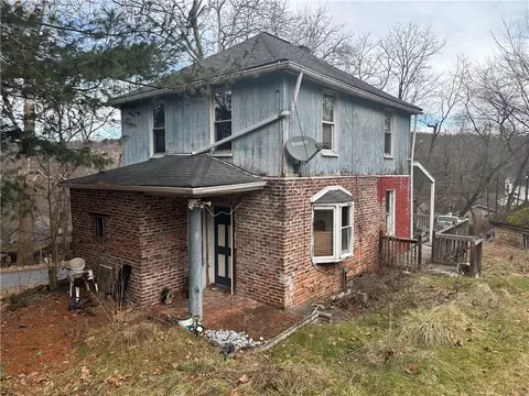 866 Florence St, La Belle, PA 15450