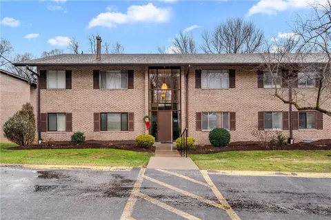 5081 Sanlin Dr, Coraopolis, PA 15108
