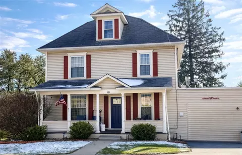 329 New Castle St, Slippery Rock, PA 16057