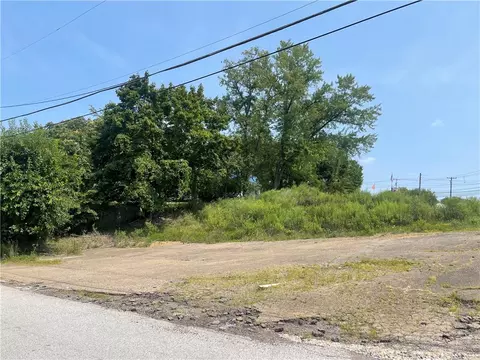 800 E Hill Dr, New Kensington, PA 15068