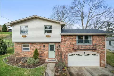 306 Virginia Dr, Oakdale, PA 15071