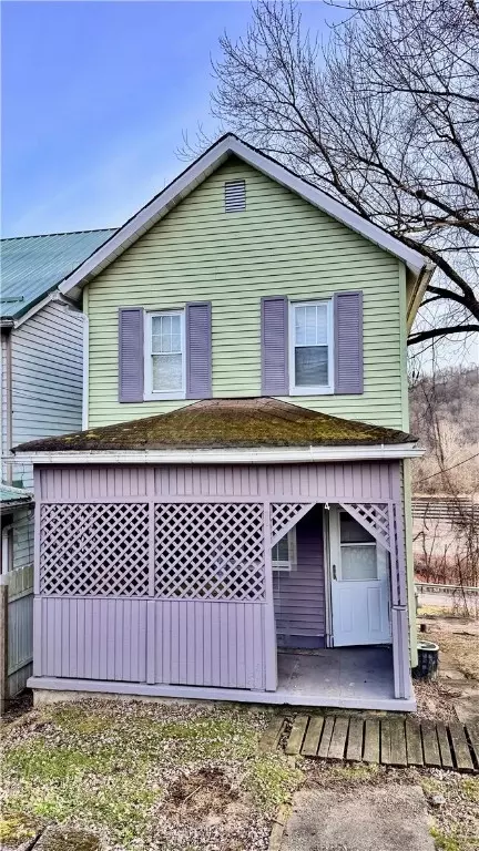 4 Howe St, Elrama, PA 15038