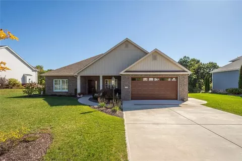 109 Ericson Cir, Beaver, PA 15009