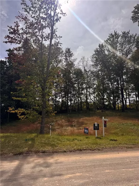 152 Woodford Dr, Evans City, PA 16033