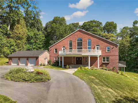110 Oakhurst Dr, Canonsburg, PA 15317