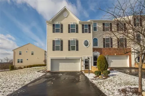 366 Sunrise Dr, Carnegie, PA 15106