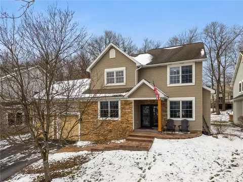 2420 S Ridge Plz, Hidden Valley, PA 15502