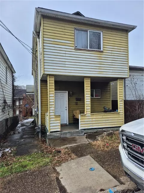 802 Lamont St, Mckees Rocks, PA 15136
