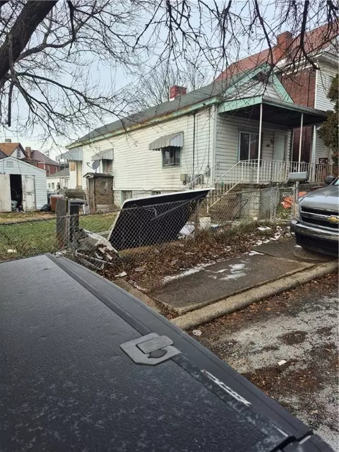 822 Lamont St, Mckees Rocks, PA 15136