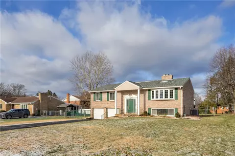 221 Roxbury Dr, Greensburg, PA 15601