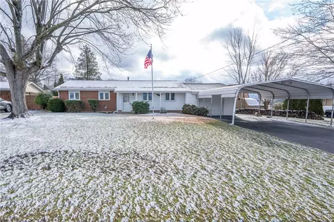 222 Ridgefield Dr, Greensburg, PA 15601