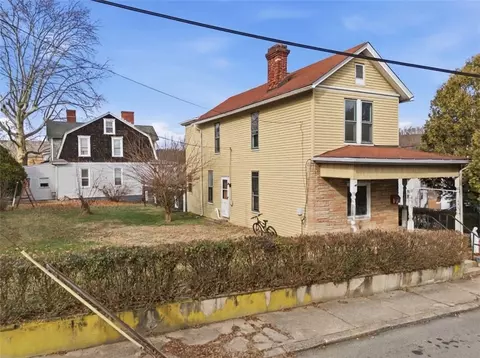 420 Carson St, Monongahela, PA 15063