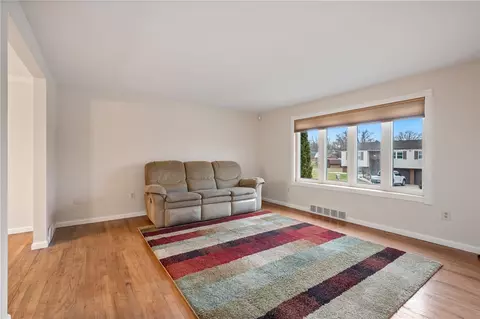 Living - 7 Dover Rd, Irwin, PA 15642 photo 2 of 5