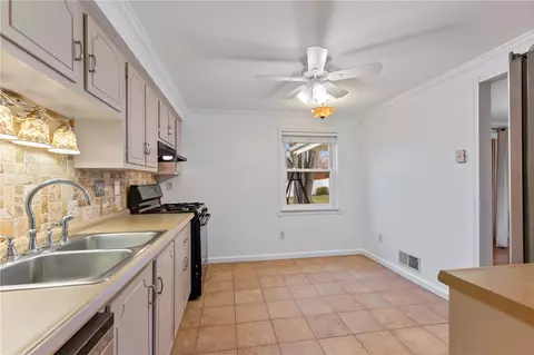 Kitchen - 7 Dover Rd, Irwin, PA 15642 photo 5 of 5