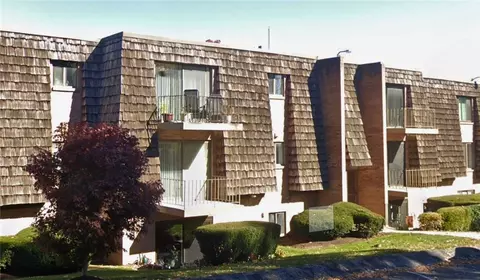 1434 Forest Green Dr, Coraopolis, PA 15108