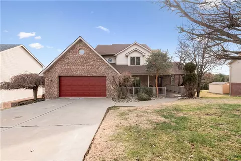 305 Wild Wind Dr, Rostraver, PA 15012