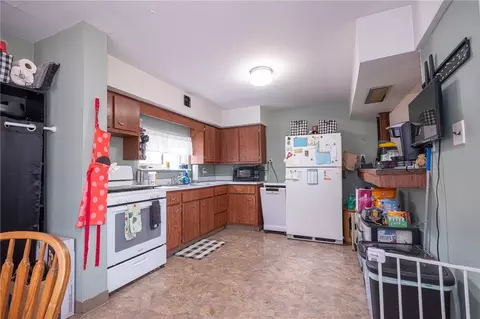 Kitchen - 221-227 Spring St, Harwick, PA 15049 photo 2 of 3