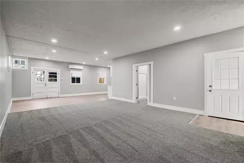 Living - 309 Beech St, Vandergrift, PA 15690 photo 8 of 11