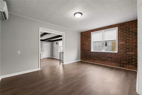Living - 309 Beech St, Vandergrift, PA 15690 photo 4 of 11