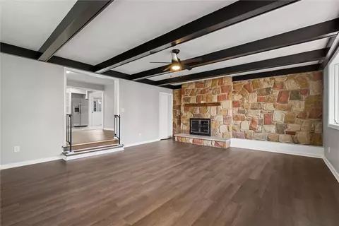 Living - 309 Beech St, Vandergrift, PA 15690 photo 1 of 11