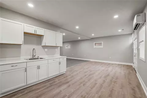 Living - 309 Beech St, Vandergrift, PA 15690 photo 10 of 11