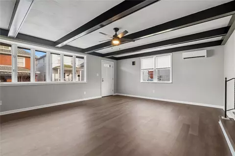 Living - 309 Beech St, Vandergrift, PA 15690 photo 2 of 11