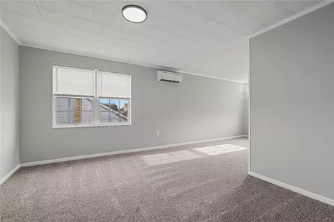 Living - 309 Beech St, Vandergrift, PA 15690 photo 5 of 11