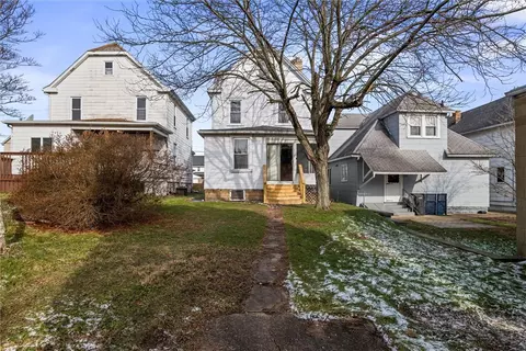 Exterior - 325 Walnut St, Vandergrift, PA 15690 photo 5 of 9