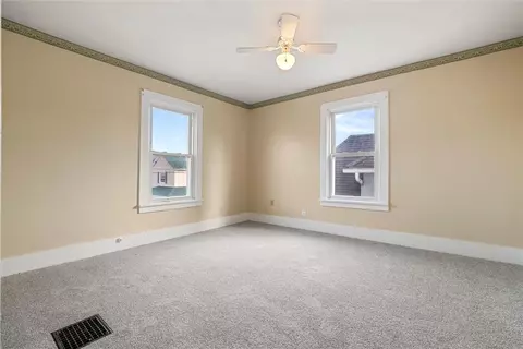 Bedroom - 325 Walnut St, Vandergrift, PA 15690 photo 4 of 6