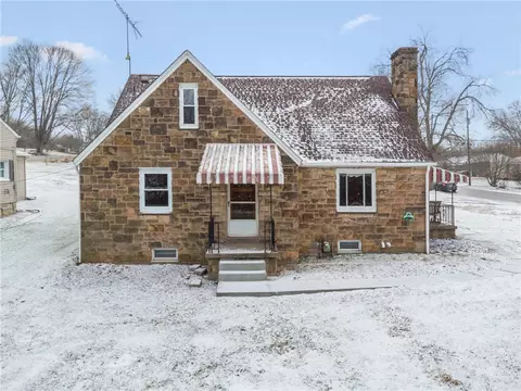113 Oak Manor Dr, Natrona Heights, PA 15065