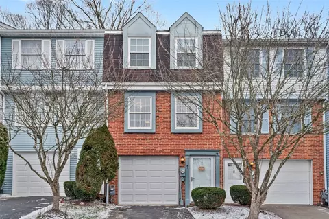 7 Shadow Dr, Pittsburgh, PA 15227