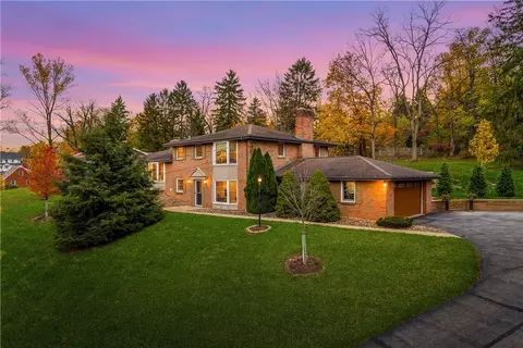 2421 Edgewood Dr, Pittsburgh, PA 15241