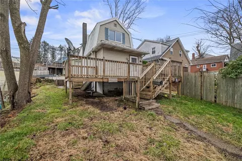 2004 Woodmont Ave, New Kensington, PA 15068
