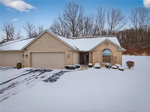 93 Fields Dr, New Castle, PA 16101