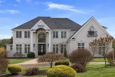 470 Four Lakes Dr, Gibsonia, PA 15044