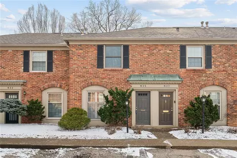 635 Robinwood Dr, Pittsburgh, PA 15216