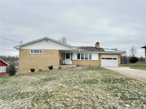2500 Lynnrose Dr, Irwin, PA 15642