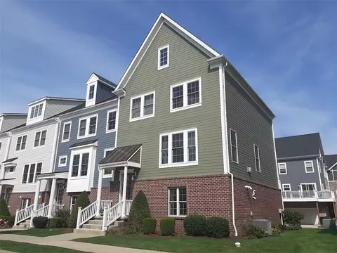 221 Riverfront St, Oakmont, PA 15139