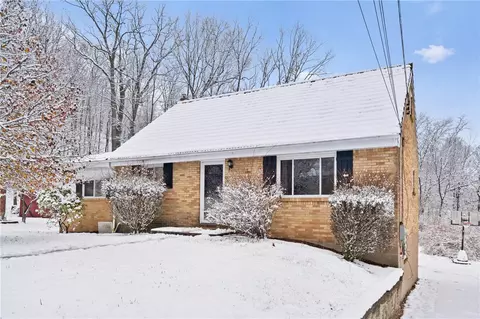 210 Blaze Dr, Glenshaw, PA 15116