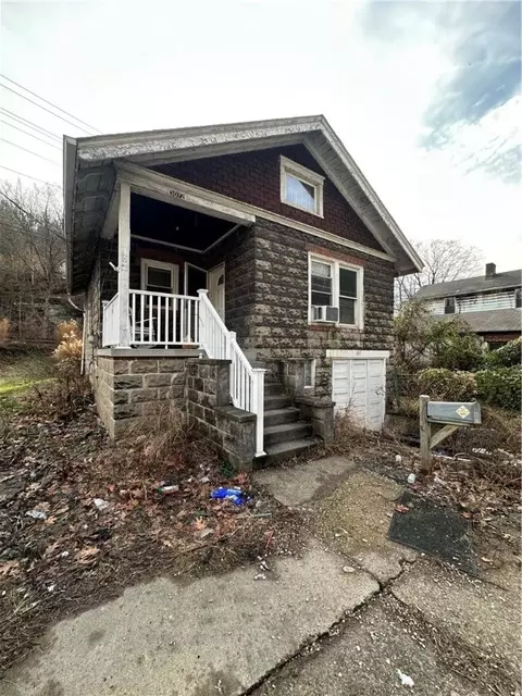 3072 Auberle St, Mckeesport, PA 15132