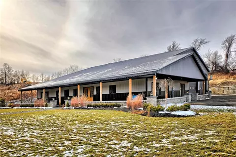2084 Boquet Rd, Jeannette, PA 15644