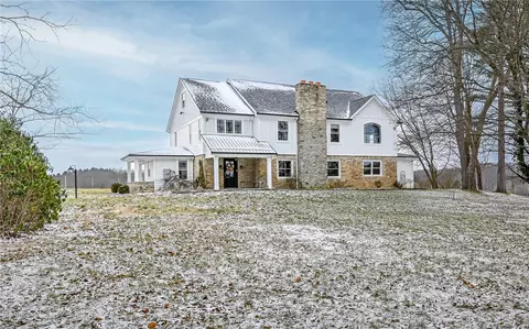 570 Steiner Bridge Rd, Valencia, PA 16059